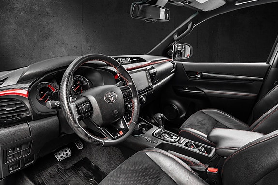 Toyota HiLux 12 of 29
