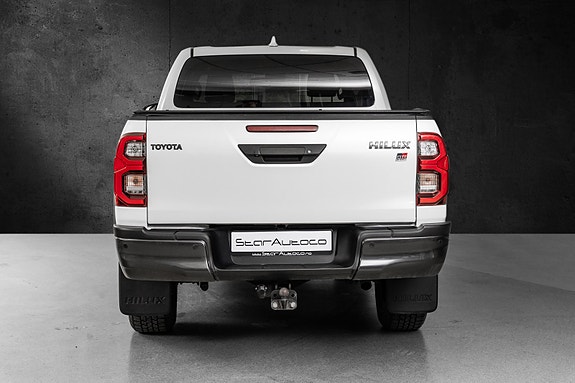 Toyota HiLux 8 of 29