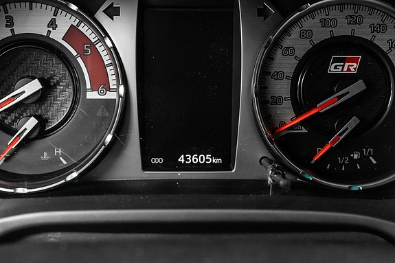 Toyota HiLux 25 of 29
