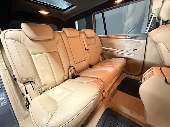 Mercedes-Benz GL350 25 of 29