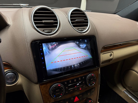 Mercedes-Benz GL350 19 of 29