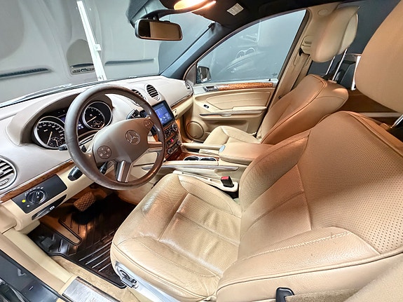 Mercedes-Benz GL350 13 of 29