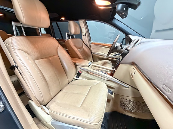 Mercedes-Benz GL350 14 of 29