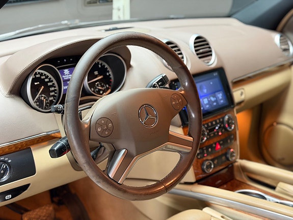 Mercedes-Benz GL350 15 of 29