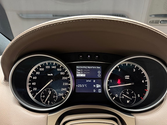 Mercedes-Benz GL350 21 of 29