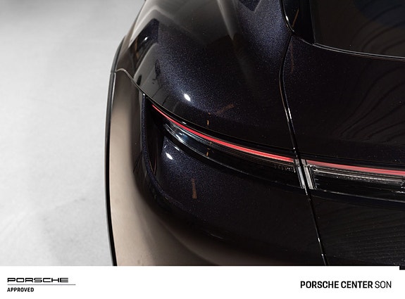Porsche Taycan Cross Turismo 24 of 30