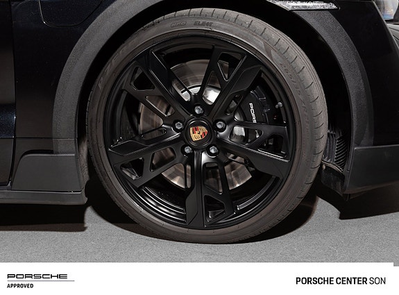 Porsche Taycan Cross Turismo 26 of 30