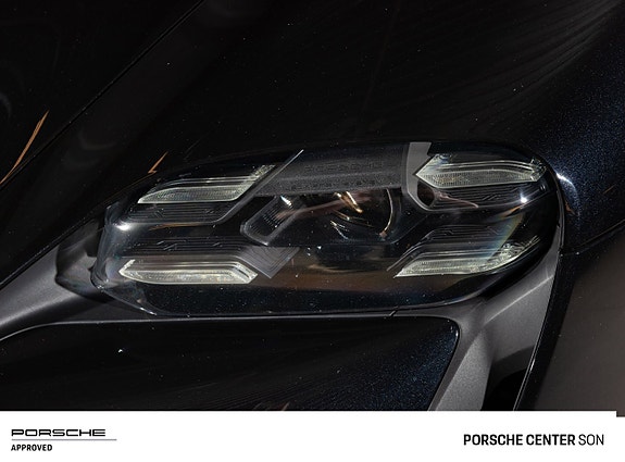 Porsche Taycan Cross Turismo 19 of 30