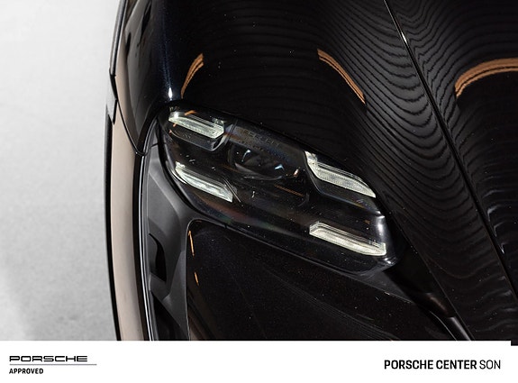 Porsche Taycan Cross Turismo 20 of 30