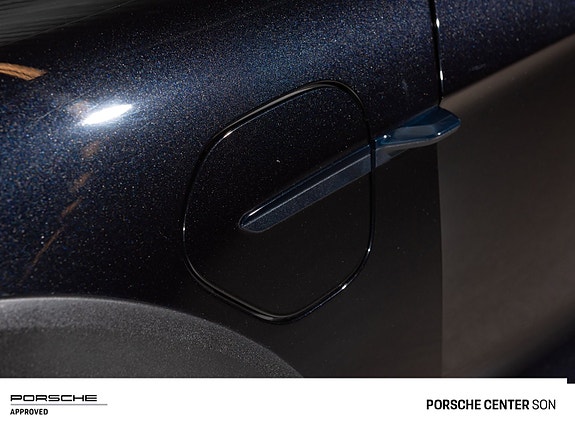 Porsche Taycan Cross Turismo 13 of 30