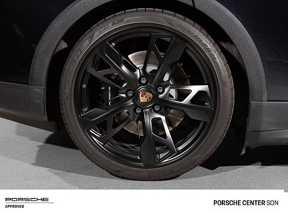 Porsche Taycan Cross Turismo 25 of 30