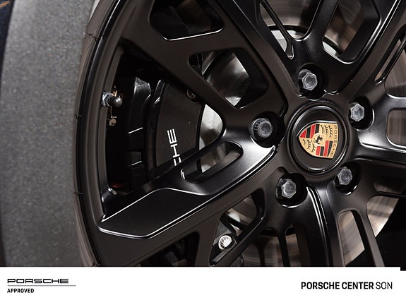 Porsche Taycan Cross Turismo 11 of 30