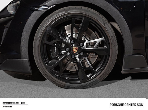 Porsche Taycan Cross Turismo 27 of 30