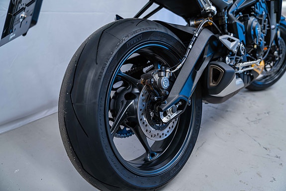 Triumph Street Triple 765 RS **KAMPANJE SPAR 10 000KR** KUN 1 STYKK - med varmeholker og skiltbrakett ferdig montert! 7 of 13