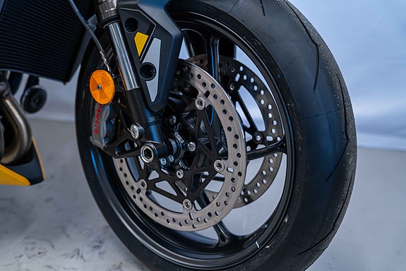 Triumph Street Triple 765 RS **KAMPANJE SPAR 10 000KR** KUN 1 STYKK - med varmeholker og skiltbrakett ferdig montert! 4 of 13