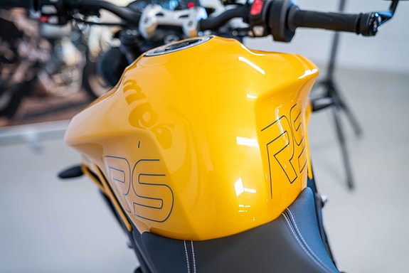 Triumph Street Triple 765 RS **KAMPANJE SPAR 10 000KR** KUN 1 STYKK - med varmeholker og skiltbrakett ferdig montert! 9 of 13
