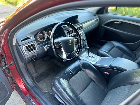Volvo V70 16 of 30