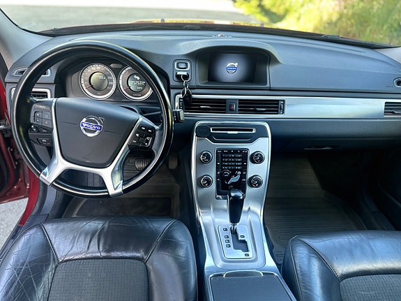 Volvo V70 12 of 30