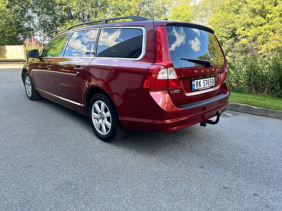Volvo V70 2 of 30