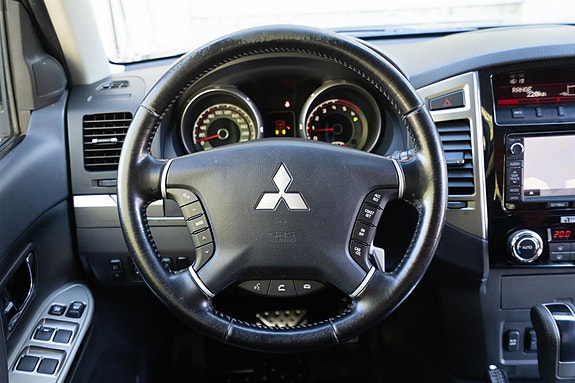 Mitsubishi Pajero 16 of 30