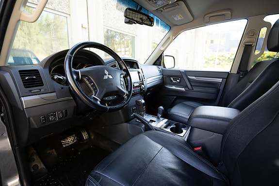 Mitsubishi Pajero 15 of 30