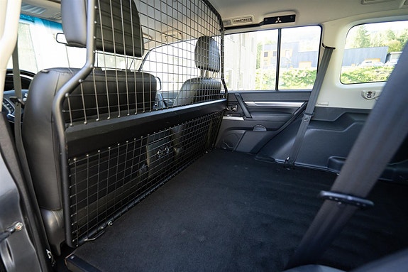 Mitsubishi Pajero 26 of 30