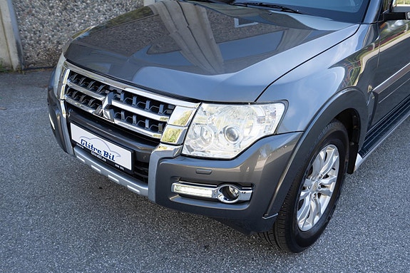 Mitsubishi Pajero 3 of 30