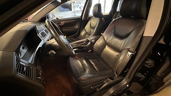 Volvo XC70 16 of 25