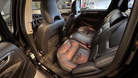 Volvo XC70 14 of 25