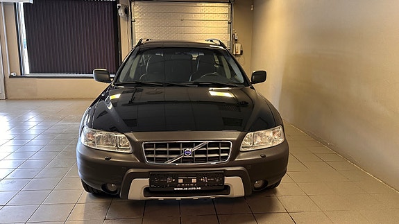 Volvo XC70 2 of 25