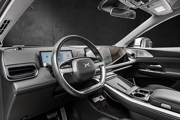 XPeng G9 11 of 30