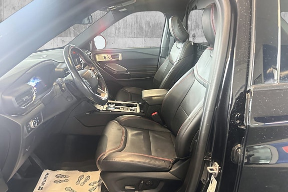 Ford Explorer 12 of 30
