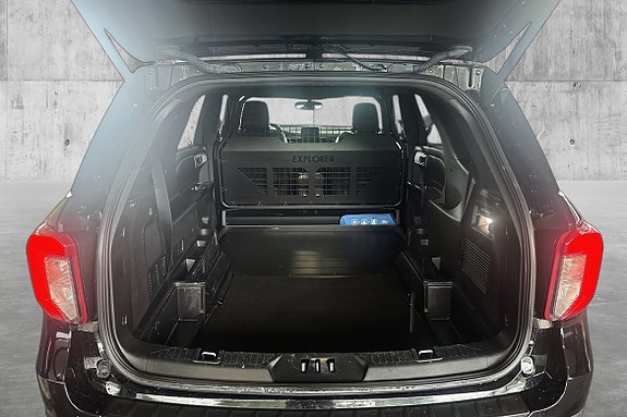 Ford Explorer 9 of 30
