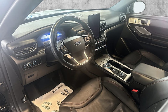 Ford Explorer 13 of 30