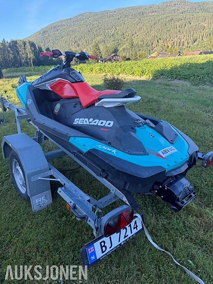 2017 SeaDoo Seadoo trixx 3 of 4