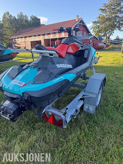 2017 SeaDoo Seadoo trixx 4 of 4