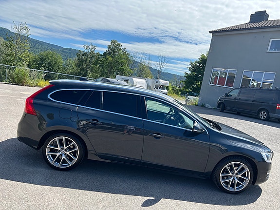 Volvo V60 8 of 30