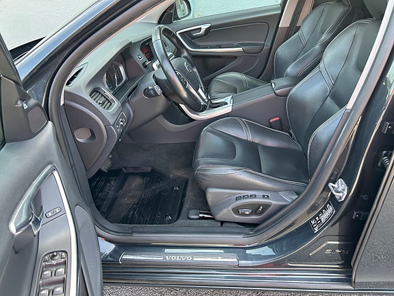 Volvo V60 14 of 30
