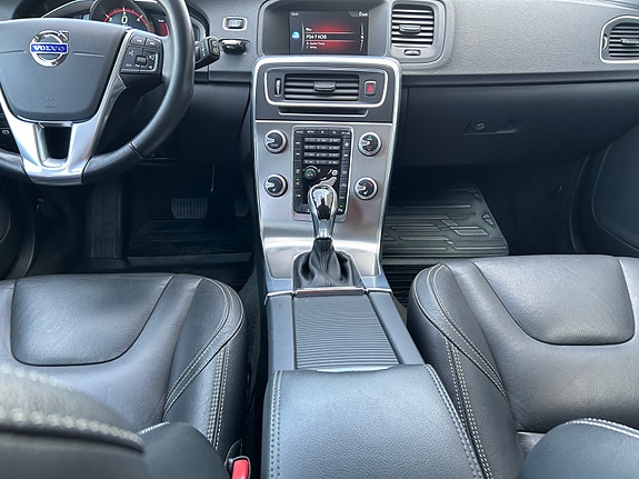 Volvo V60 13 of 30