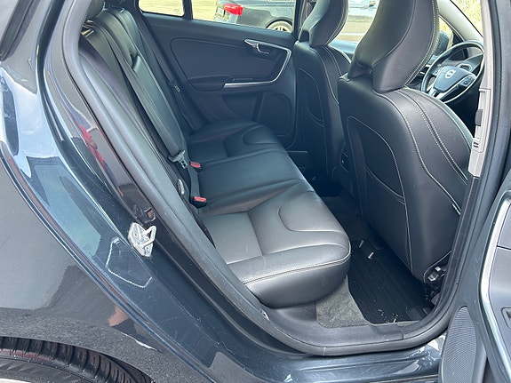 Volvo V60 10 of 30