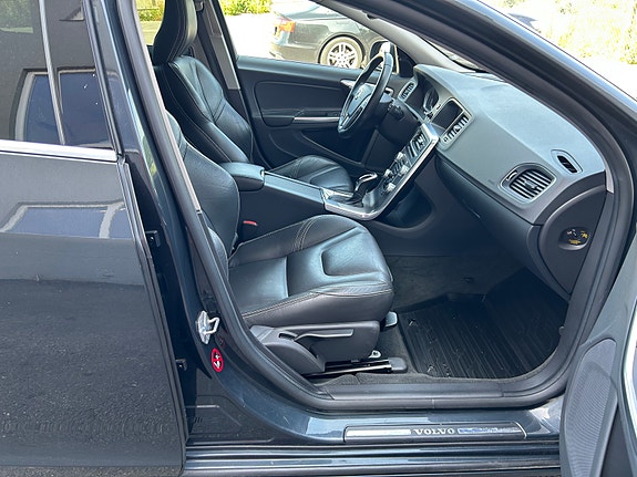 Volvo V60 11 of 30