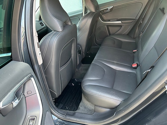 Volvo V60 12 of 30