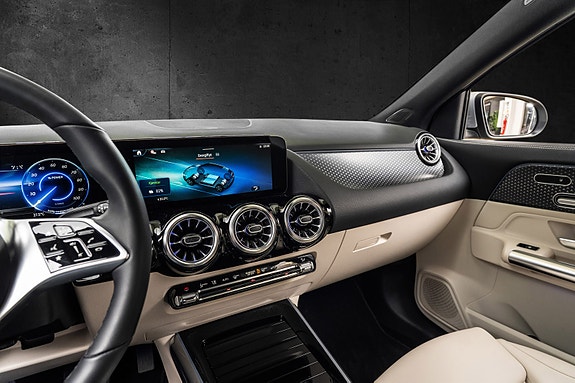 Mercedes-Benz EQA300 17 of 30