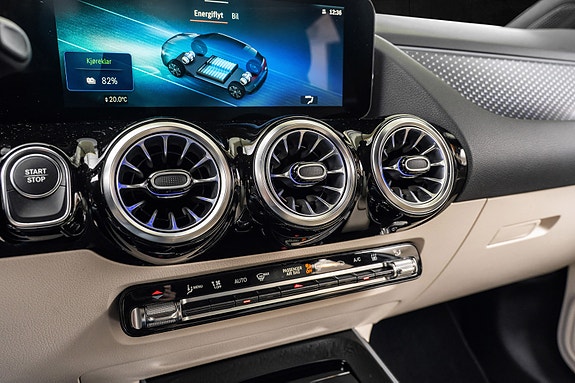 Mercedes-Benz EQA300 22 of 30