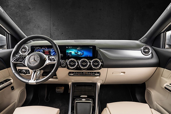 Mercedes-Benz EQA300 12 of 30