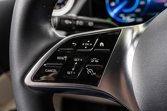 Mercedes-Benz EQA300 16 of 30