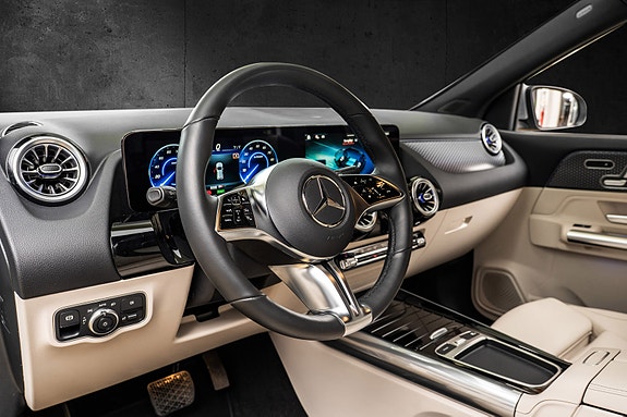 Mercedes-Benz EQA300 11 of 30