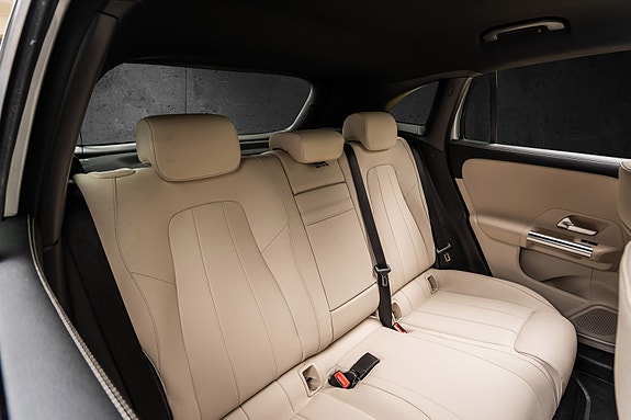 Mercedes-Benz EQA300 27 of 30