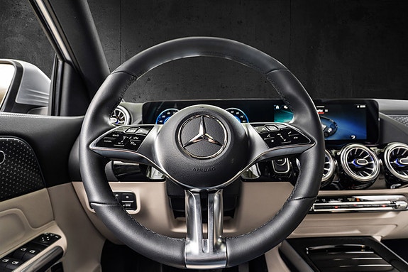 Mercedes-Benz EQA300 15 of 30