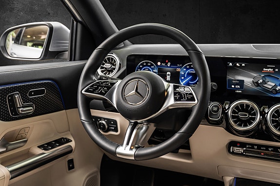 Mercedes-Benz EQA300 13 of 30